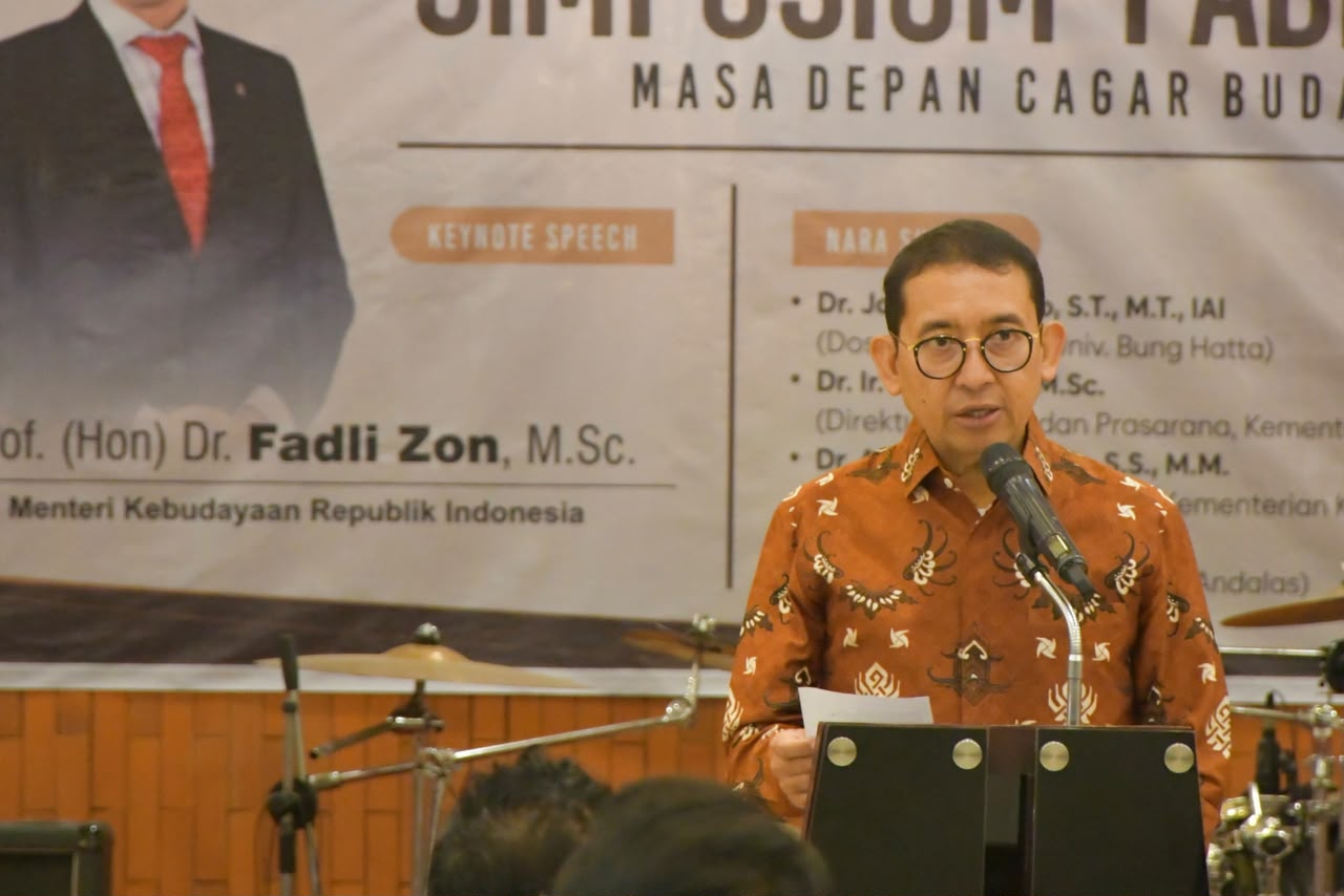 menteri-kebudayaan-usulkan-indarung-biennale-digelar-di-pabrik-indarung-i