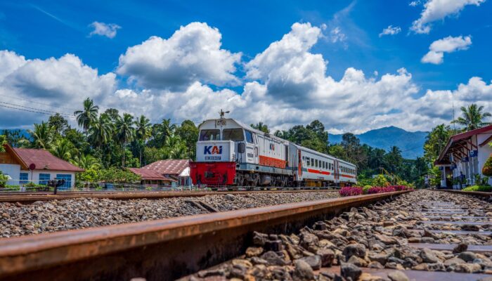 KAI Sumbar Percepat Reaktivasi Jalur Rel Trans Sumatra