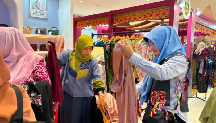 Stand Dekranasda Padang Panjang Serap Perhatian Pengunjung Makassar
