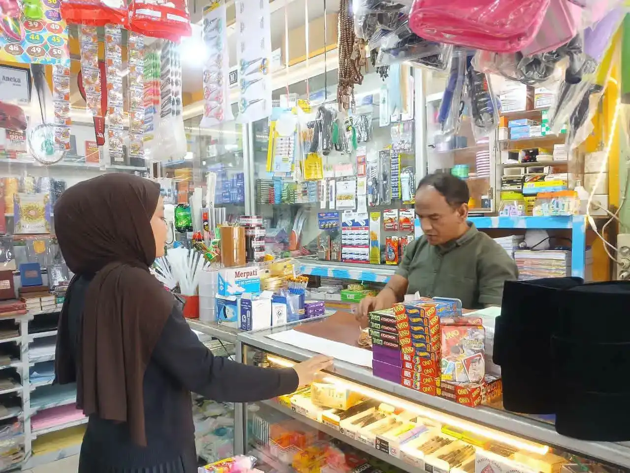 pasar-pusat-padang-panjang-diserbu-pembeli-jelang-tahun-ajaran-baru-2026