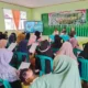 buka-peluang-pengabdian,-satgas-tmmd-ke-129-gelar-sosialisasi-rekrutmen-prajurit-tni-di-buluh-kasok