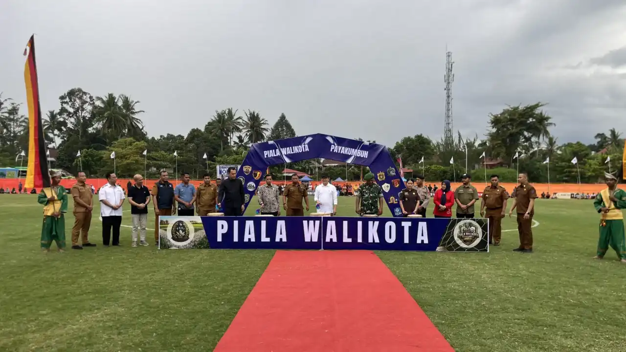 piala-walikota-payakumbuh-open-turnamen-sepakbola-resmi-bergulir,-diikuti-16-tim-sumbar-riau-dan-jambi