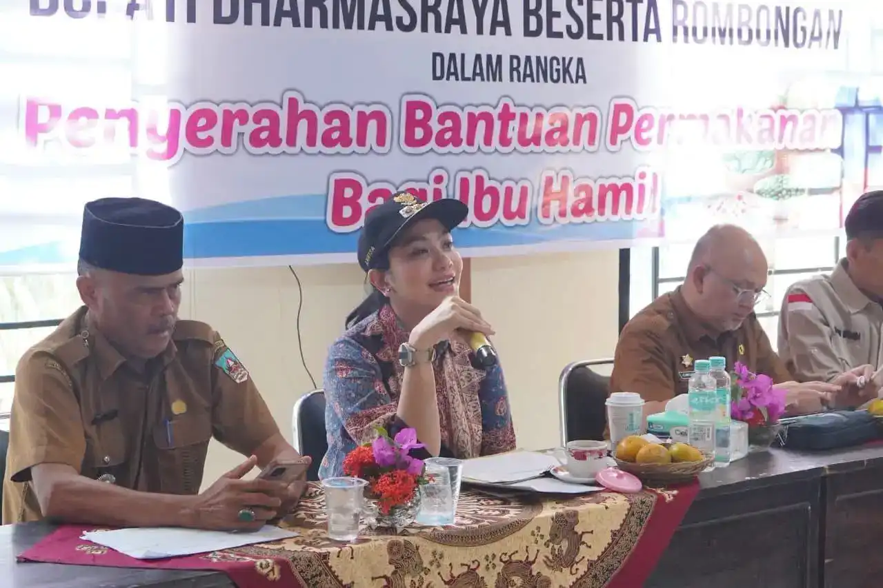 ercepat-generasi-emas,-bupati-annisa-berikan-bantuan-gizi-bagi-251-ibu-di-dharmasraya