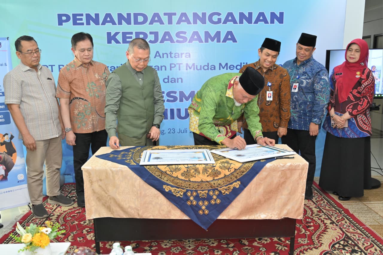 bank-nagari-dan-padang-eye-center-teken-mou,-mahyeldi-dorong-kolaborasi-layanan-kesehatan