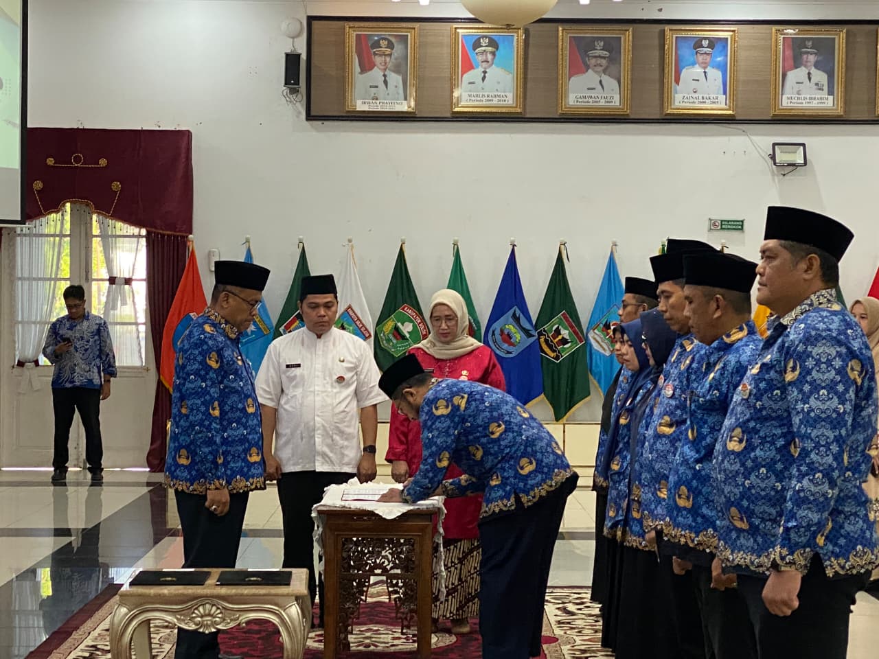pemprov-sumbar-lantik-delapan-pejabat,-perkuat-kinerja-birokrasi-dan-pelayanan-publik
