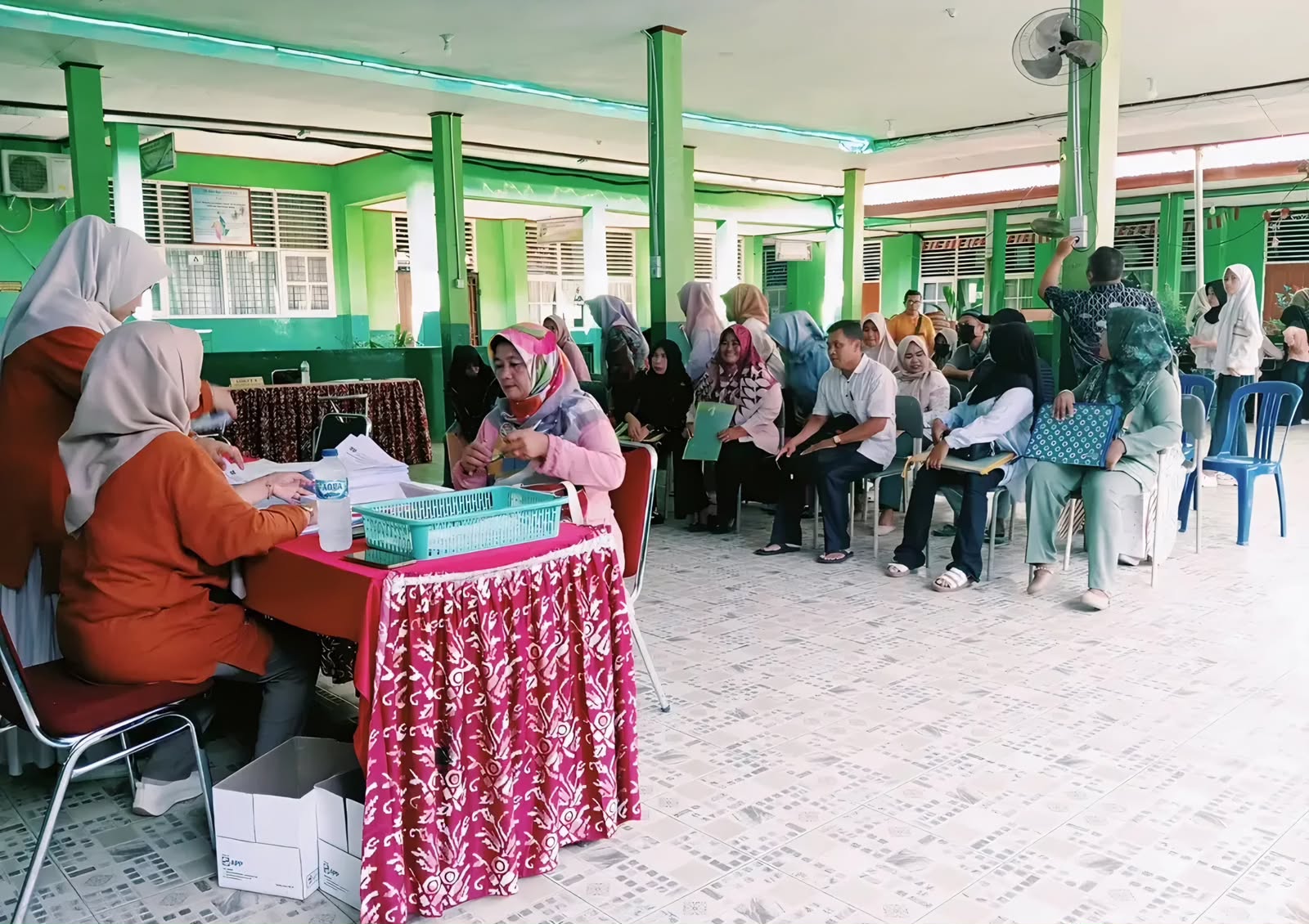 progul-padang-juara-salurkan-seragam-gratis-untuk-siswa-kurang-mampu-di-smpn-11-padang