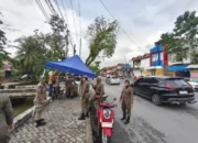 Satpol PP Padang Tertibkan Belasan Lapak PKL di Trotoar Alai