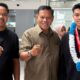 torehkan-prestasi-di-jakarta,-atlet-tenis-asal-solok-hadad-dikalungi-bunga-ketua-pelti-sumbar