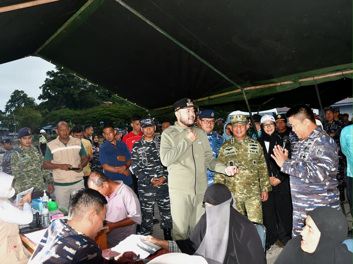 pemko-padang-dan-kodaeral-ii-bersihkan-sungai-batang-arau-sambut-hjk-ke-357